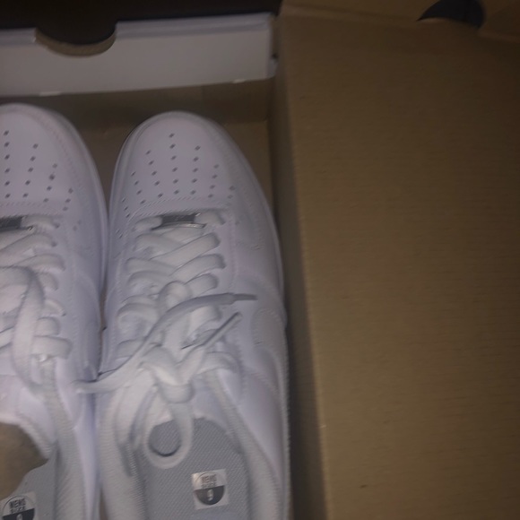 Air Force 1 '07 Sneaker - Picture 7 of 8